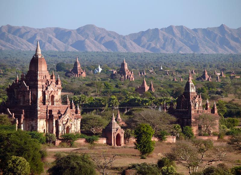 Burma III-096-Seib-2014.jpg - Sunset at present-day Bagan, the capital of the former Pagan Kingdom (Photo by Roland Seib)
